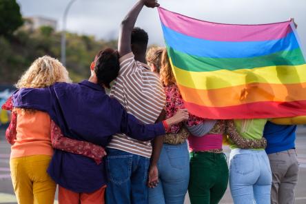 Non à l'intolérance et à la discrimination envers les personnes LGBTI : publication d’une nouvelle recommandation