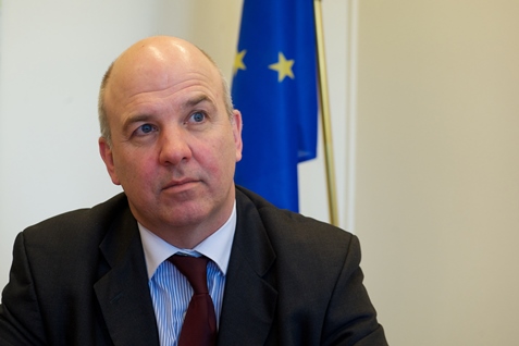 Russia: Commissioner cancels visit to the country because of unacceptable restrictions imposed to his programme