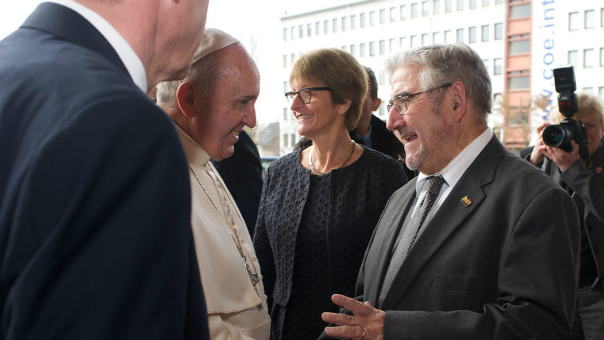 Le Congrès soutient l’appel du Pape François à construire une « nouvelle Agora » pour le dialogue entre tous les groupes civiques et religieux