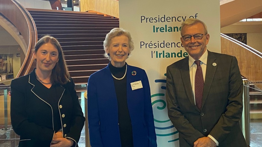 La présidence irlandaise se félicite de la première réunion du groupe de réflexion de haut niveau