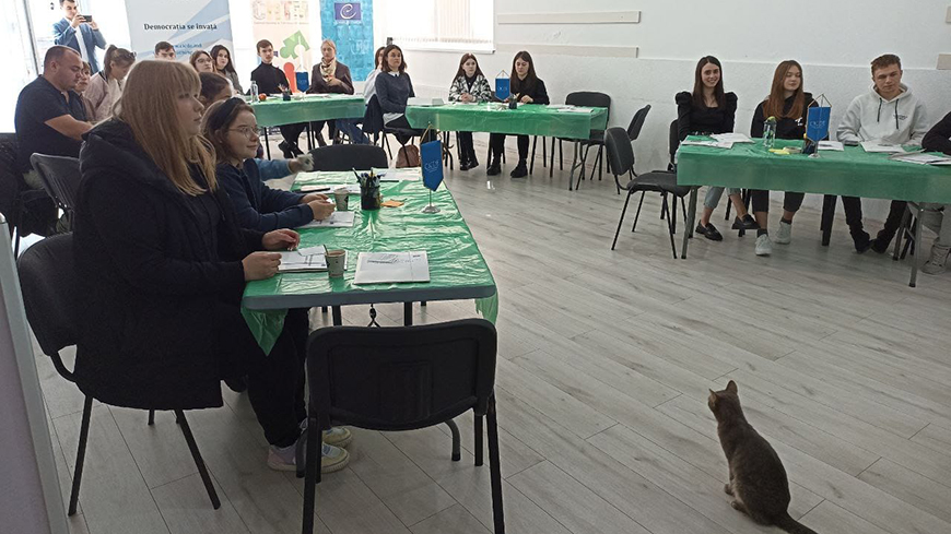 École électorale pour les jeunes avant les élections locales du 16 octobre