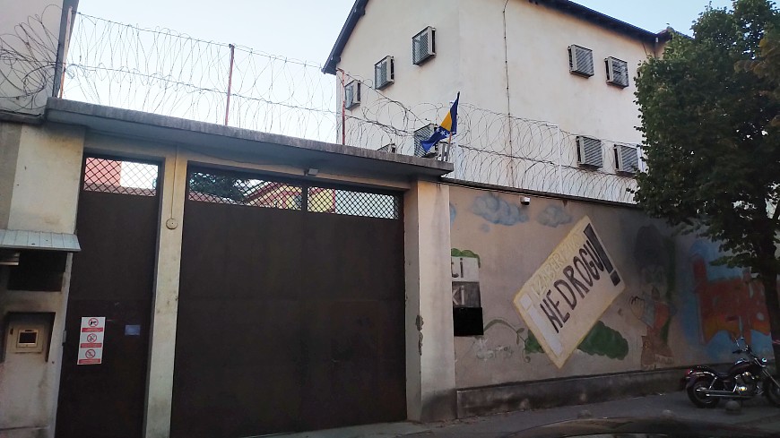 Bosnien und Herzegowina: Misshandlung von Häftlingen durch die Polizei laut Antifolterkomitee weiterhin ernstes Problem