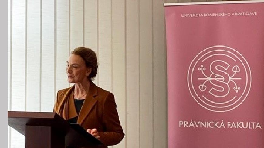 Vortrag der Generalsekretärin an Comenius-Universität Bratislava: „Gipfeltreffen in Reykjavik wird als Wendepunkt in Erinnerung bleiben“