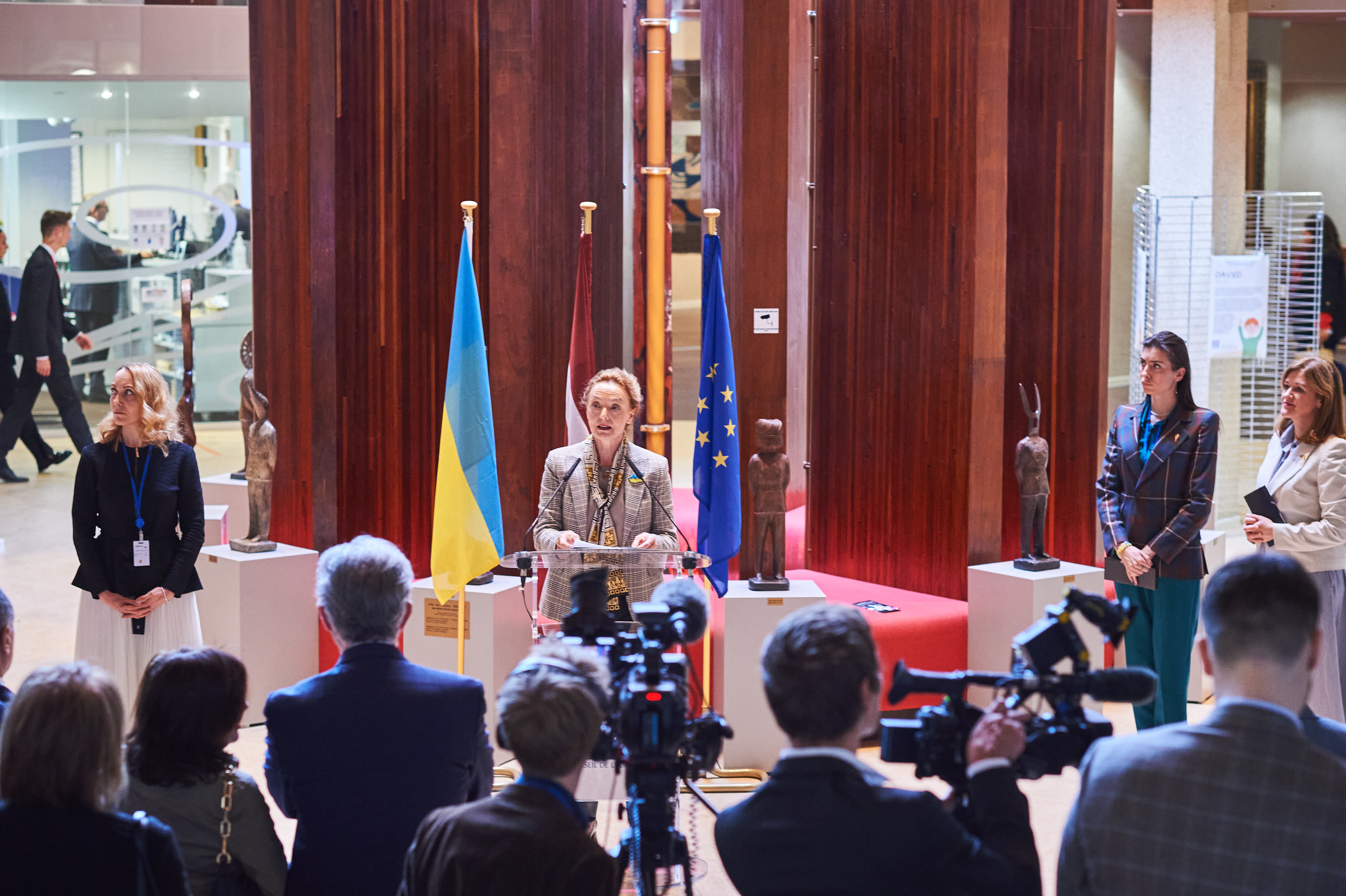 La secretaria general en la inauguración de la exposición: “niños desarraigados: historias de niños ucranianos salvados de la deportación de la Federación de Rusia”