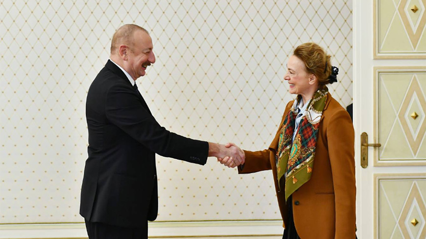 Generalsekretärin zu offiziellem Besuch in Aserbaidschan