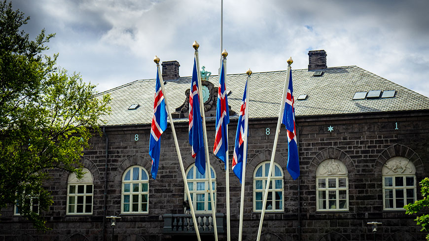 Island sollte Identifizierung der Opfer von Menschenhandel verbessern sowie Ermittlungen und Strafverfolgung intensivieren