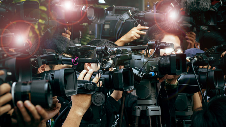 Plattform für die Sicherheit von Journalisten legt diesjährigen Bericht vor: Ernste Besorgnis über Einsatz von Spionageprogrammen gegen Journalisten, missbräuchliche Gerichtsverfahren und Journalisten im Exil