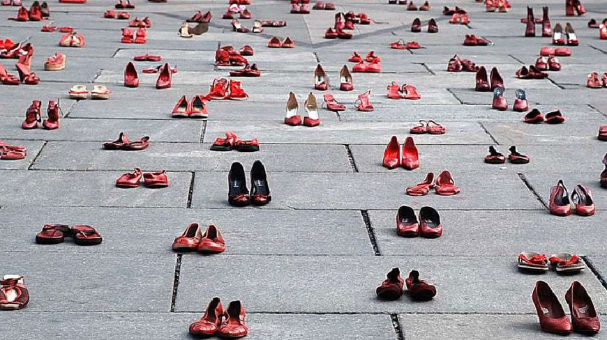 Le scarpe rosse sono diventate il simbolo della Giornata internazionale per l’eliminazione della violenza contro le donne (25 novembre)