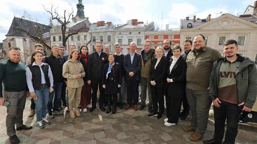 Delegation der Versammlung verurteilt nach erstem Ukraine-Besuch Gräueltaten und sagt Hilfe zu