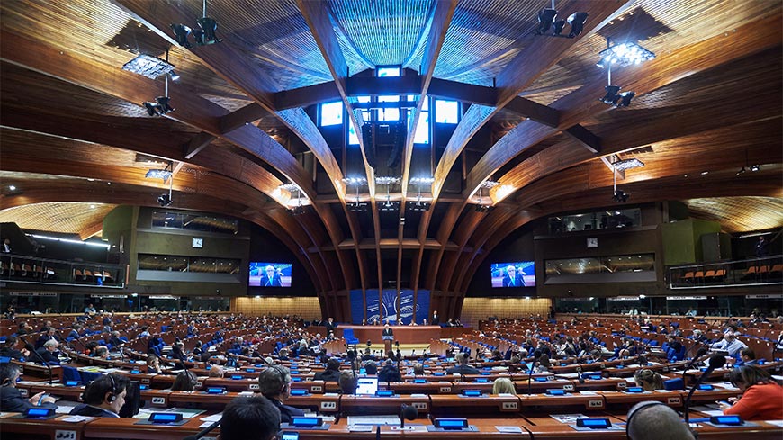 Parlamentarische Versammlung: Türkische Behörden müssen Abstand nehmen von „Gesetzen und Praktiken, die demokratischen Normen zuwiderlaufen“