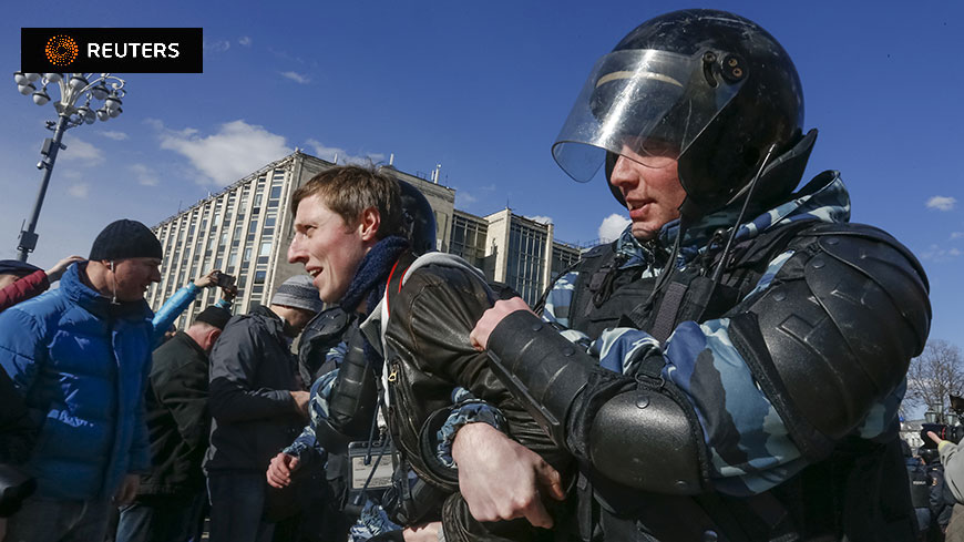 Россия: Генеральный секретарь Ягланд обеспокоен ситуацией со свободой выражения мнений и свободой мирных собраний в связи с массовыми задержаниями во время митингов