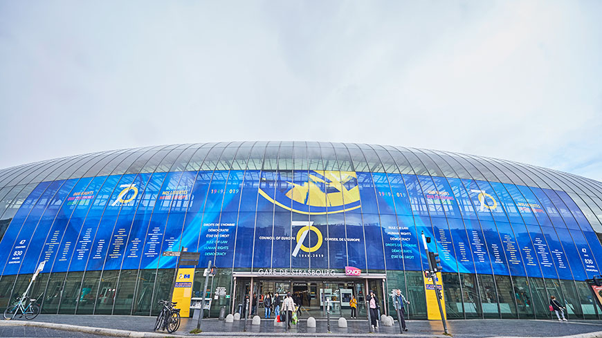 La stazione di Strasburgo si colora per celebrare il 70esimo anniversario