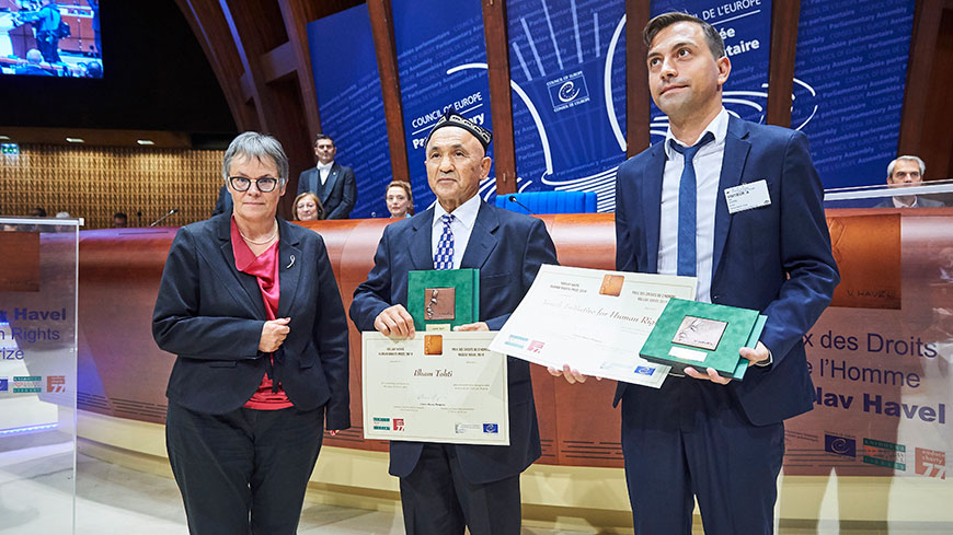 Ilham Tohti et l'Initiative des jeunes pour les droits de l'homme lauréats du Prix des droits de l'homme Václav Havel 2019