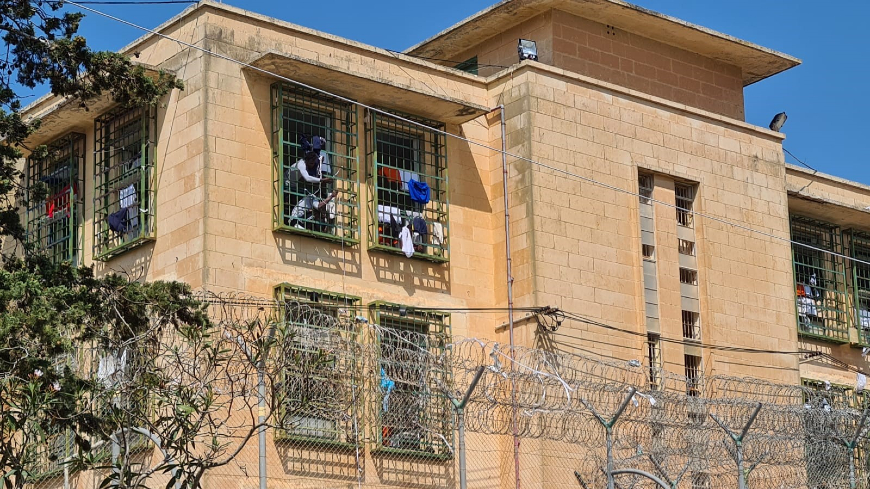 Комитет по предупреждению пыток призывает Мальту улучшить обращение с находящимися под стражей мигрантами