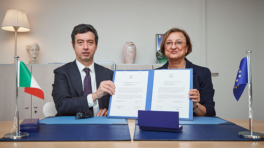 Italian Justice Minister Orlando signs “Blood Antiquities” Convention