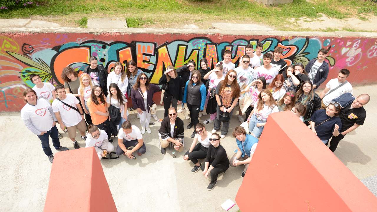 Улична уметност и музика – младите од Скопје се приклучија на кампањата против говор на омраза „Блокирај ја омразата. Сподели љубов“