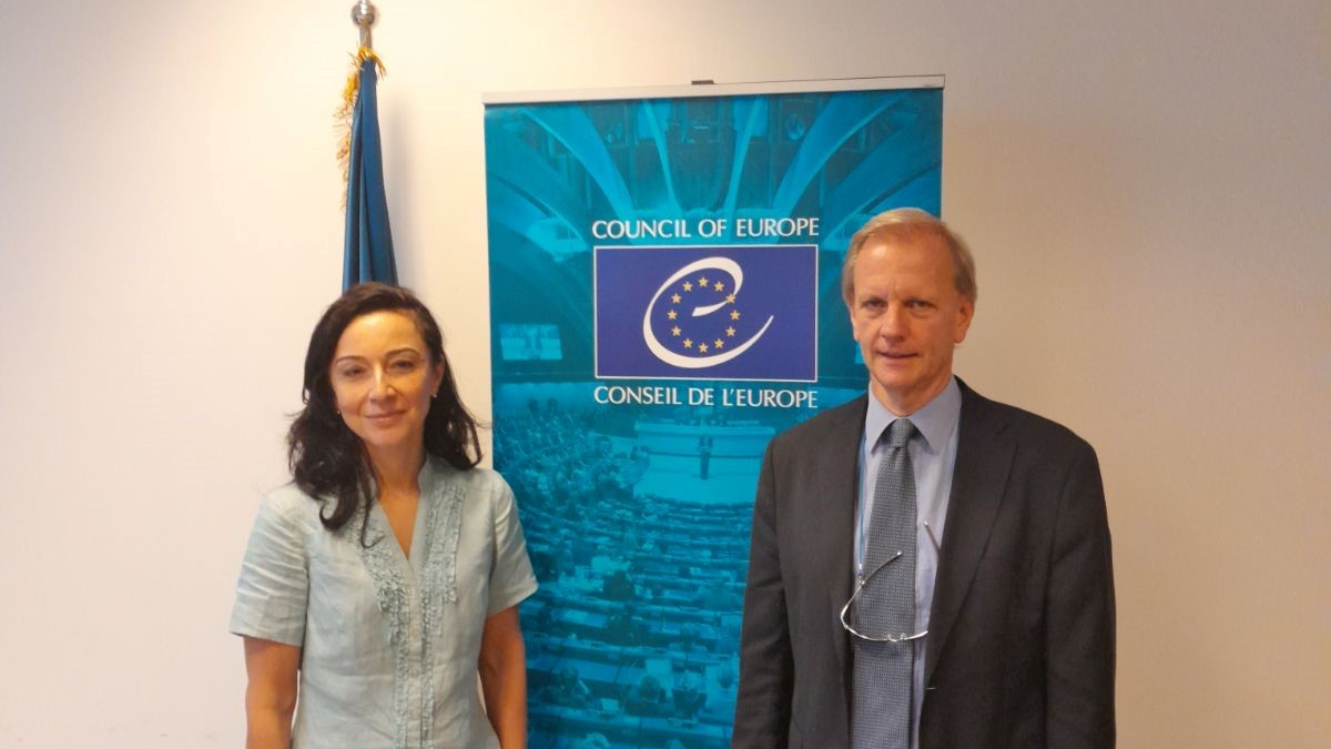 (de gauche à droite) Arzu AGHDASI-SISAN et Alberto GAMBINO, membres de l'ECRI et rapporteurs pour le Monténégro.