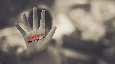 Настало время выполнить наши обязательства по защите перемещающихся лиц от торговли людьми и эксплуатации