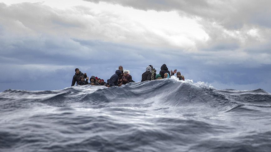 Migrants aboard an overcrowded boat in the Mediterranean Sea, off the Libyan coast © Santi Palacios