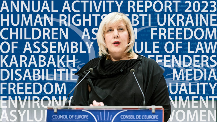 Годовой отчет за 2023 год: Комиссар Миятович призывает к решительным и коллективным усилиям, чтобы вернуть утраченные позиции и отстаивать права человека