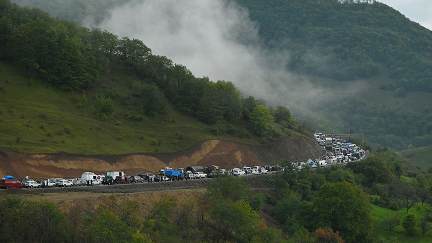 Vehicles carrying people from the Karabakh region in Azerbaijan queue on the road leading towards the Armenian border, September 25, 2023. REUTERS/David Ghahramanyan