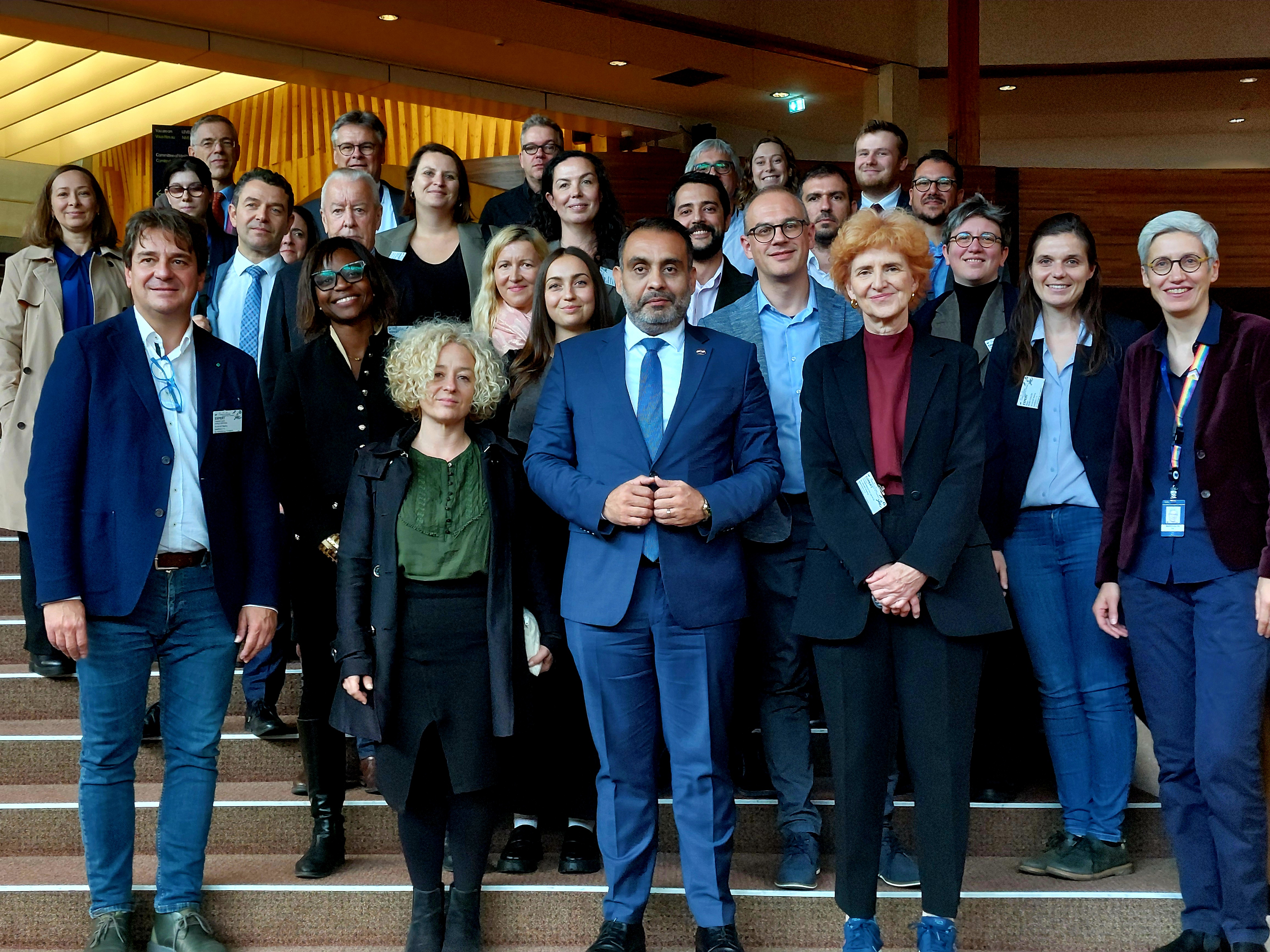 Photo de famille des participants et du secrétariat