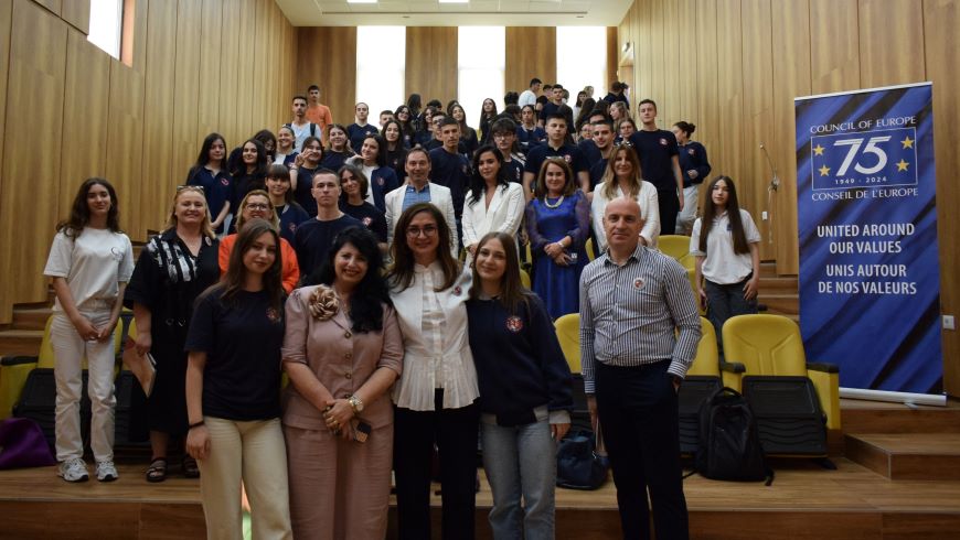 Takim informues dhe edukues me të rinjtë e gjimnazit Sami Frashëri në Tiranë