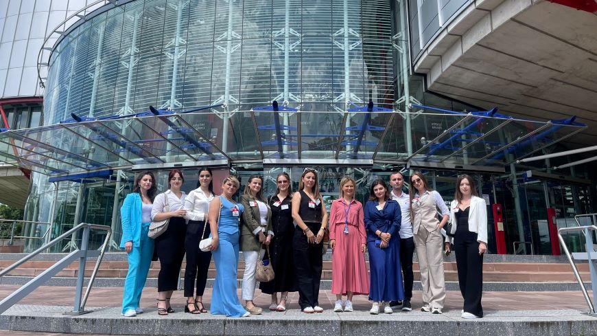 Vizitë frymëzuese në institucionet e Këshillit të Evropës të studentëve fitues të gjyqit simulues nga Shqipëria dhe Maqedonis e Veriut