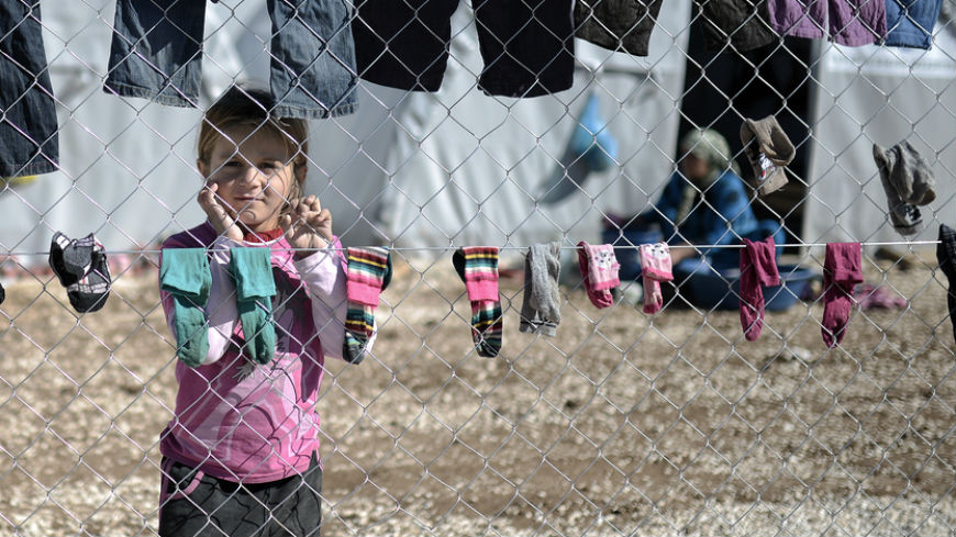 What are the prospects for refugees and migrants locked in camps in the deconfinement period?