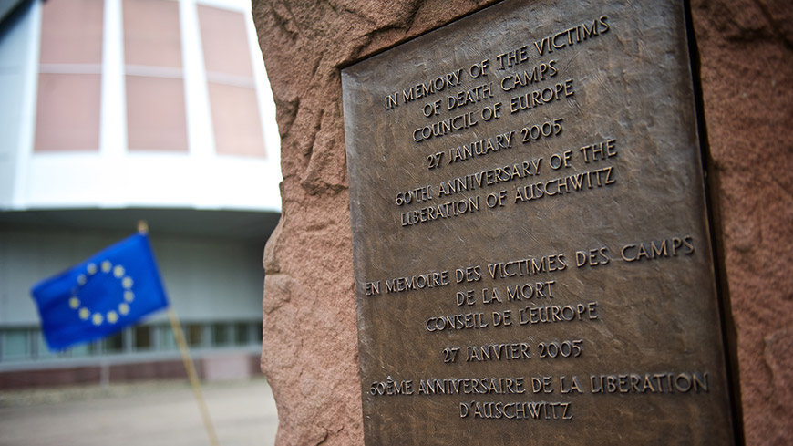 Memorial stone unveiled on 27th January 2005 on the forecourt of the Council of Europe