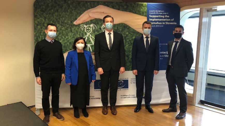 From left to right: Mr Andrej del Fabro, Project Manager for Barnahus at the Ministry of Justice, Ms Zaruhi Gasparyan, Senior Project Officer at the Council of Europe, Mr Zlatko Ratej, State Secretary at the Ministry of Justice, Mr Marjan Dikaučič, Minister of Justice, Mr Sébastien Rénaud, Deputy Head of the DG Reform at the European Commission
