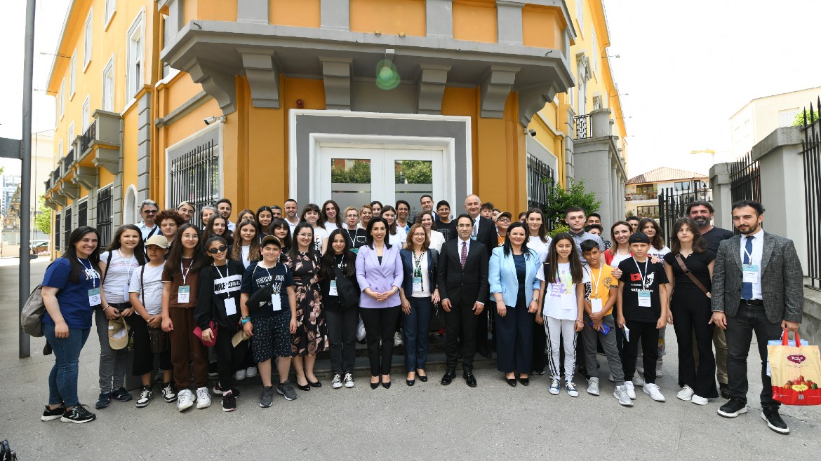 Temel eğitimde demokratik kültürün teşviki: Türk çocuklarının Arnavutluk’a çalışma ziyareti